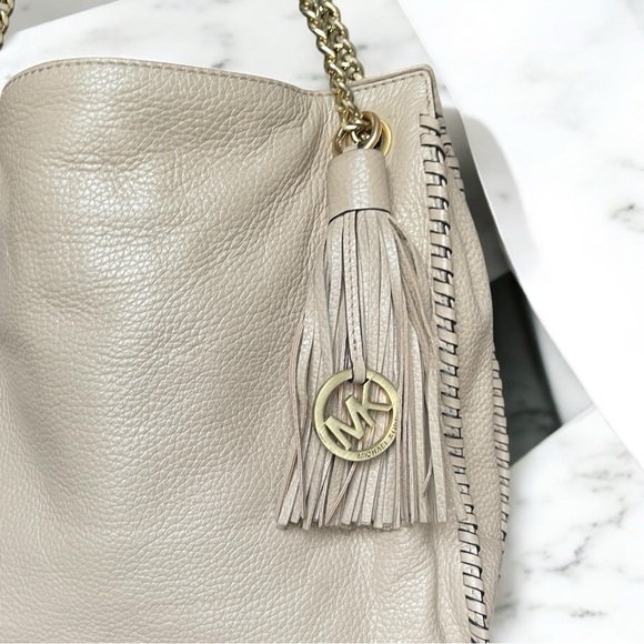 Michael Kors Whipped Chelsea Shoulder Bag - Picture 4 of 16